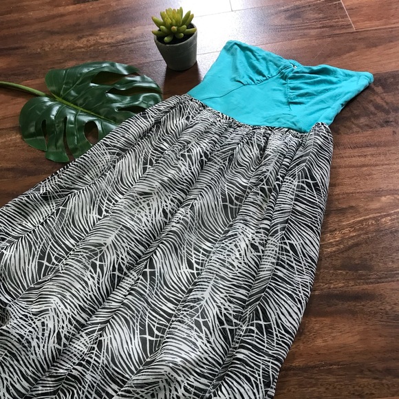 Roxy Dresses & Skirts - ☀️3/$10☀️ Roxy Strapless Dress